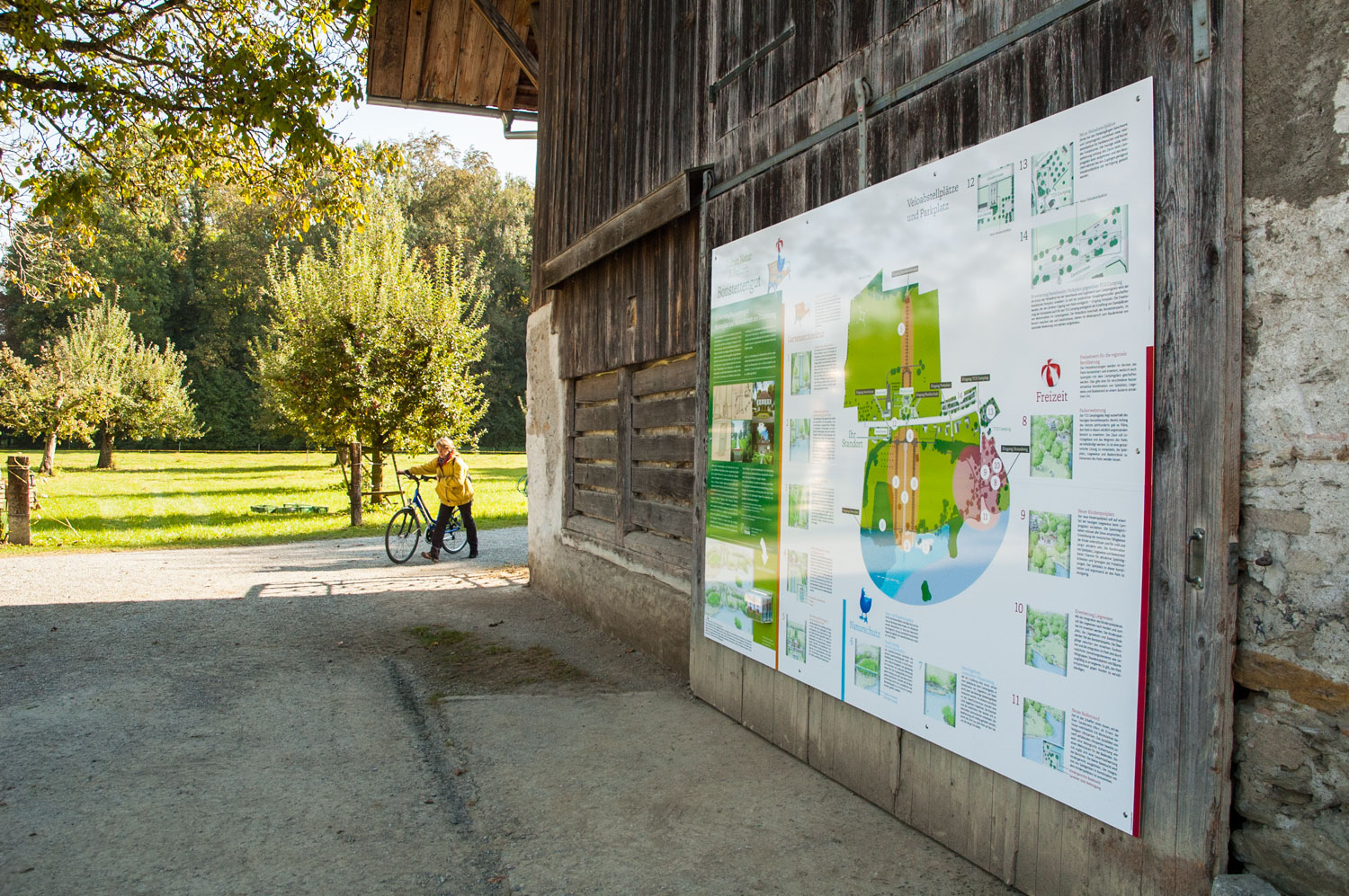 Informationstafel am Eingang zum Bonstettengut