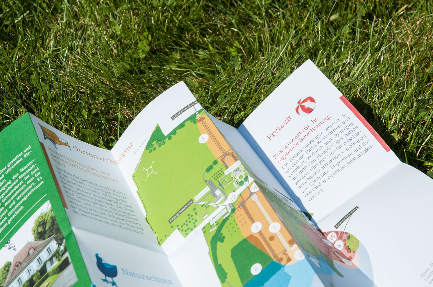 Faltprospekt mit Parkplan und Freizeitinformationen