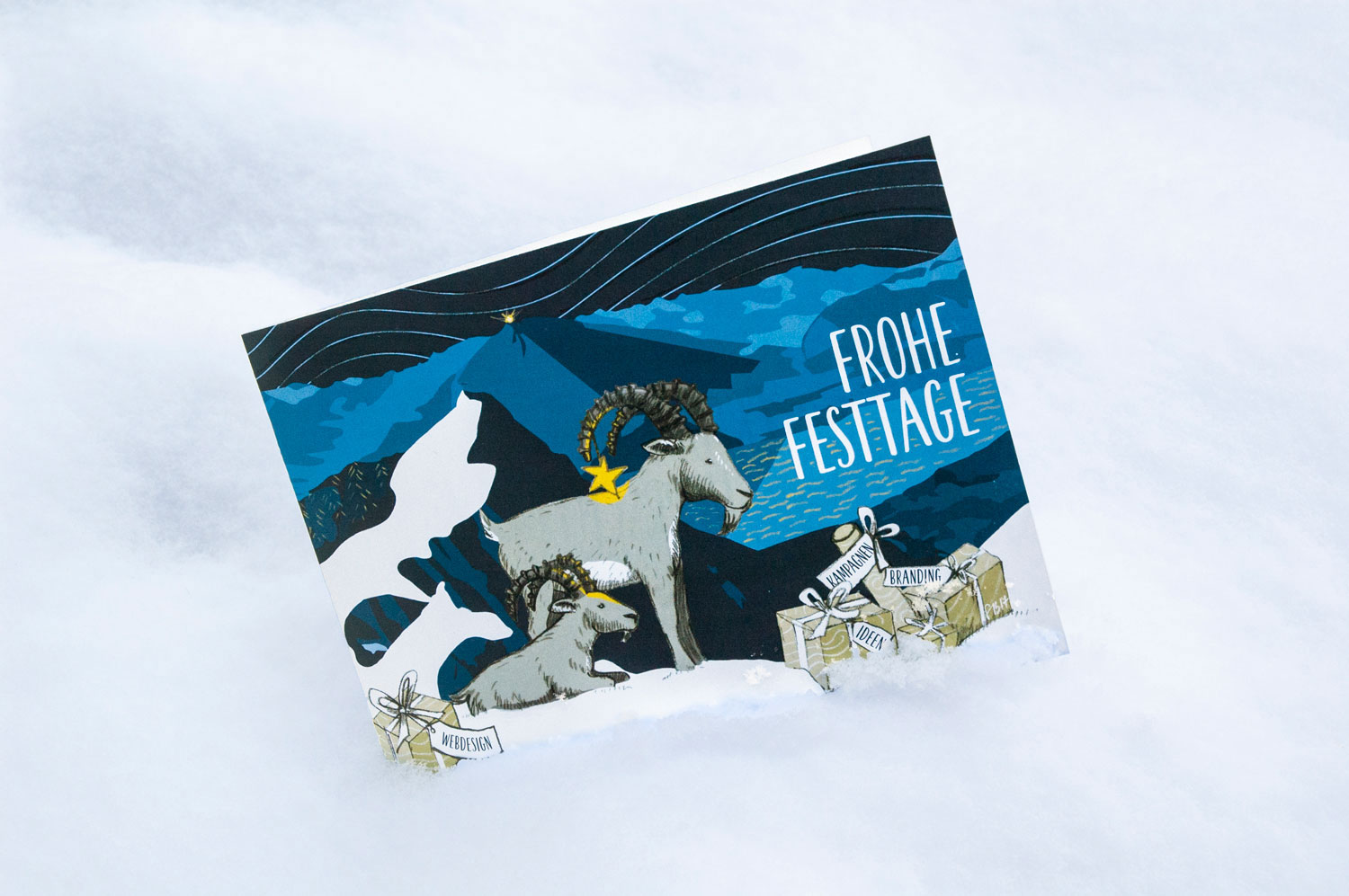 Weihnachtskarte im Schnee mit Steinbockillustration